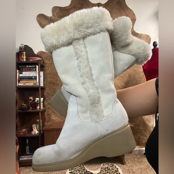 Y2K BONGO fuzzy boots! - Picture 5 of 6